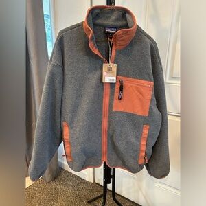 Women's PATAGONIA Synchilla Fleece Jacket. NICKEL w/ BURL RED. Sz Medium. NWT